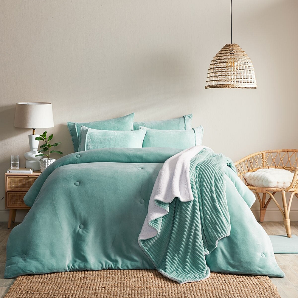 Conjunto de edredón cálido de invierno de felpa sólida Lalisa